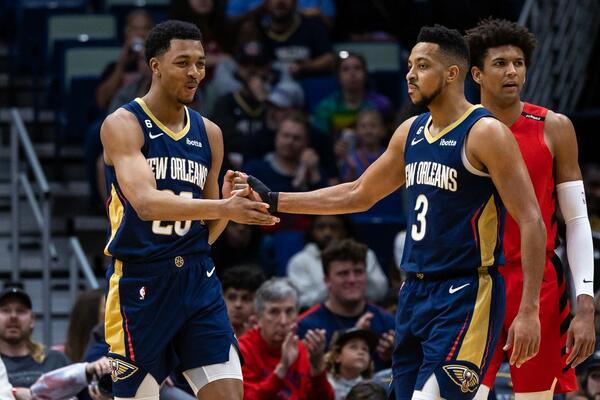 EMBID I HARDEN GAZE REDOM, NIKSI PREKINULI NIZ LEJKERSA: Marfi dao 9 TROJKI za slavlje Nju Orleansa! (VIDEO)