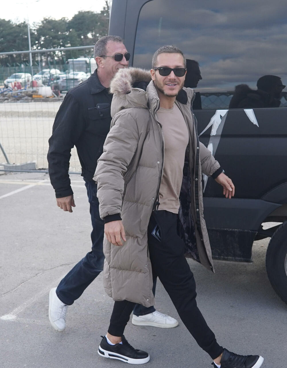 On vodi računa o svom izgledu, te godinama mami uzdahe žena