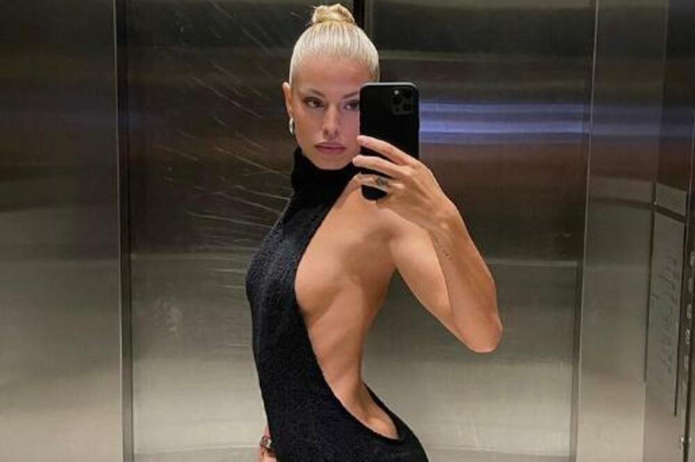 DEČKO JOJ STOPIRAO ZVEZDU, A ONA SRCA SVIH MUŠKARACA: Pokazala gole grudi, a tek kad se okrenula... (FOTO/VIDEO)