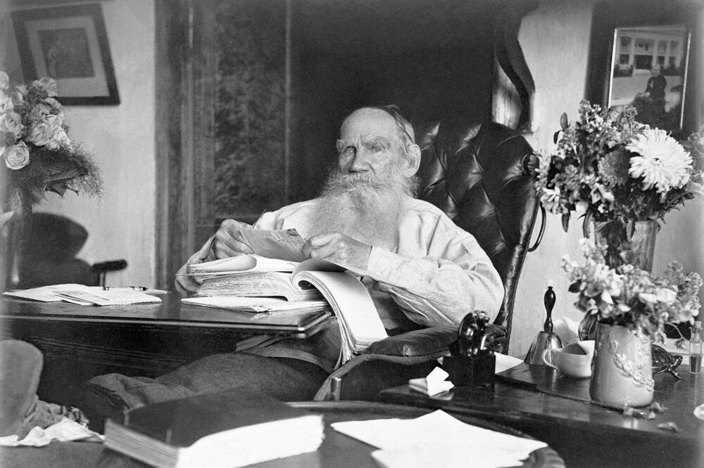 BIO JE ALKOHOLIČAR, POSEĆIVAO JAVNE KUĆE, A 16 GODINA MLAĐA MU JE RODILA 13. DECE: Zanimljiv život Lava Tolstoja