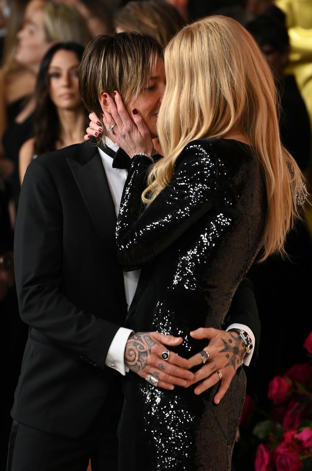  Nikol Kidman i Kit Urban razmenjuju nežnosti na dodeli Oskara