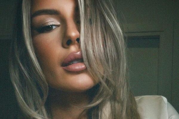 SRPKINJA NATAŠA JE PROGLAŠENA NAJPOŽELJNIJOM STJUARDESOM SVETA: Otkrila je koliko može da se zaradi (FOTO)