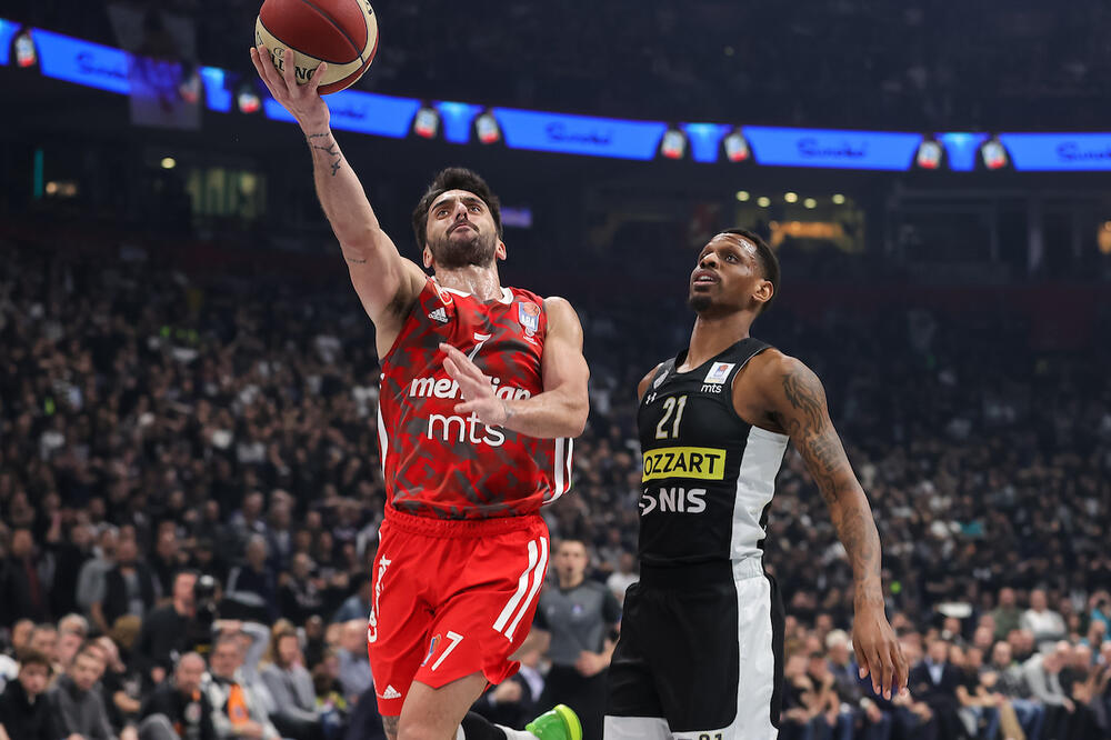 NIJE ZNAO ŠTA GA JE SNAŠLO: Grobar prišao Kampacu nasred ulice, a onda se desilo nešto potpuno NEOČEKIVANO! (VIDEO)