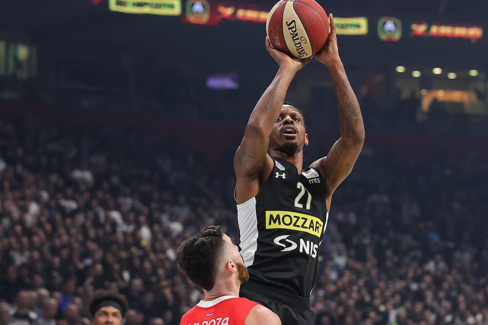 NANELI UŠAO U ŽESTOKU RASPRAVU NA TVITERU: Baš ga je uvredila izjava trenera - da li je ovo rasizam? (FOTO)