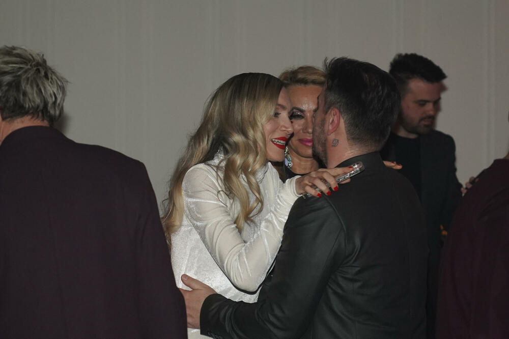 SVI POGLEDI SU BILI UPRTI KA NJOJ! Nije ni čudo što je SAN MNOGIH MUŠKARACA u Srbiji kad OVAKO IZGLEDA: BOGINJA!