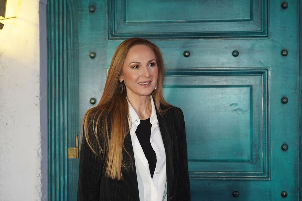 PORUKA ALEKSANDRE RADOVIĆ JE POVREDILA MILICU PAVLOVIĆ: Sada se pevačica oglasila i progovorila o NJENOM PEVANJU