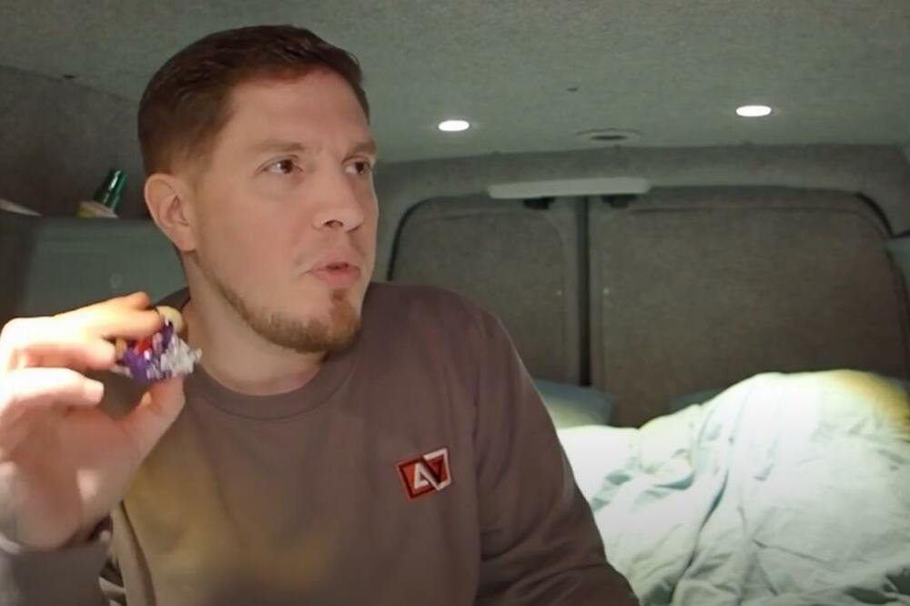 POJEO DESET HILJADA FUNTI ZA TRIDESET SEKUNDI: Nije ni shvatio šta se DEŠAVA dok mu nisu napisali u KOMENTARU VIDEO