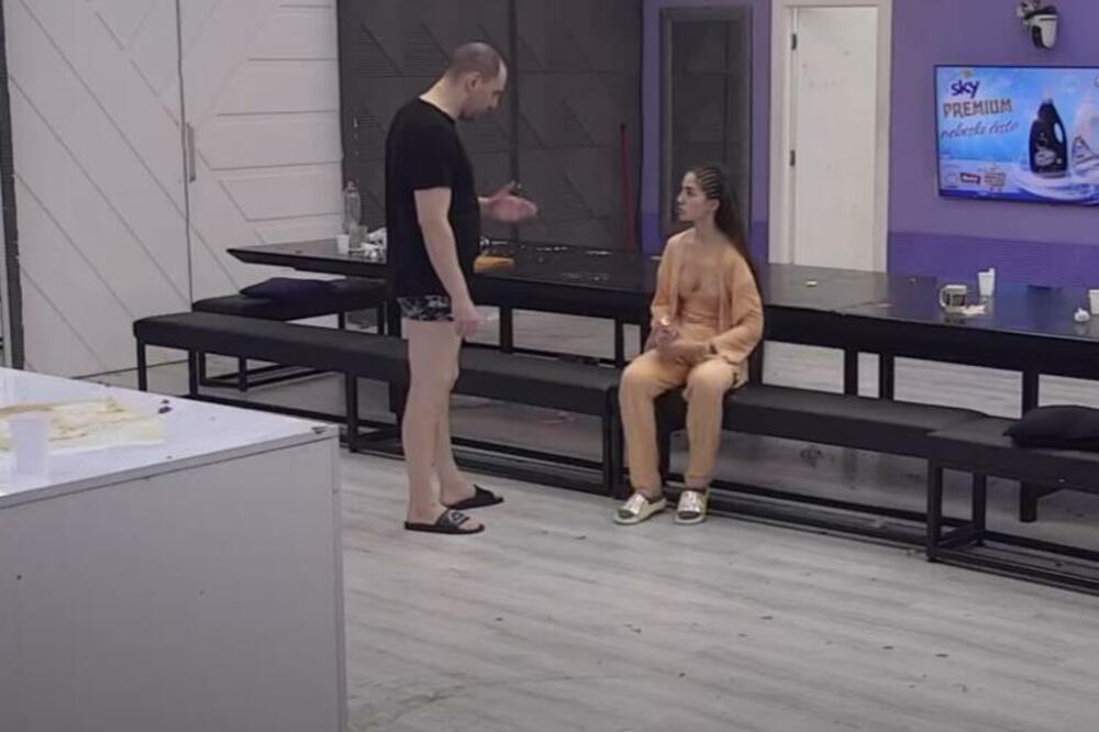 SRAMNO SLAVNIĆEVO PONAŠANJE SE NASTAVLJA: Ovo što je PRIREDIO Anđeli ne zaslužuje nijedna ŽENA, TEŽAK UDARAC