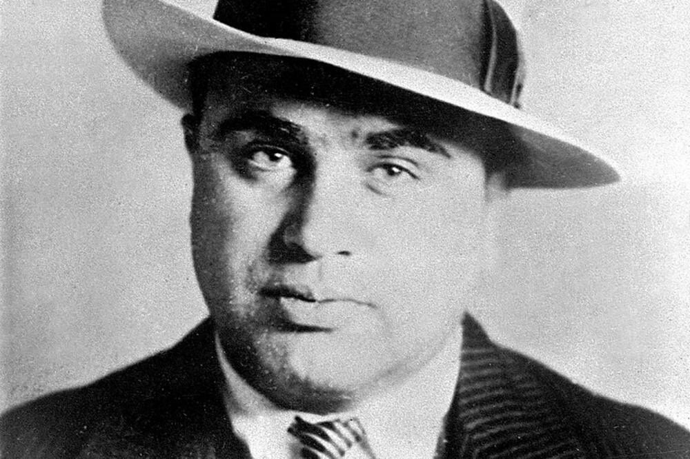 ZA AL KAPONEA STE SIGURNO ČULI, ALI DA LI ZNATE KO MU JE BILA ŽENA? Mogla je da mu oprosti UBISTVO, ali ne i OVO