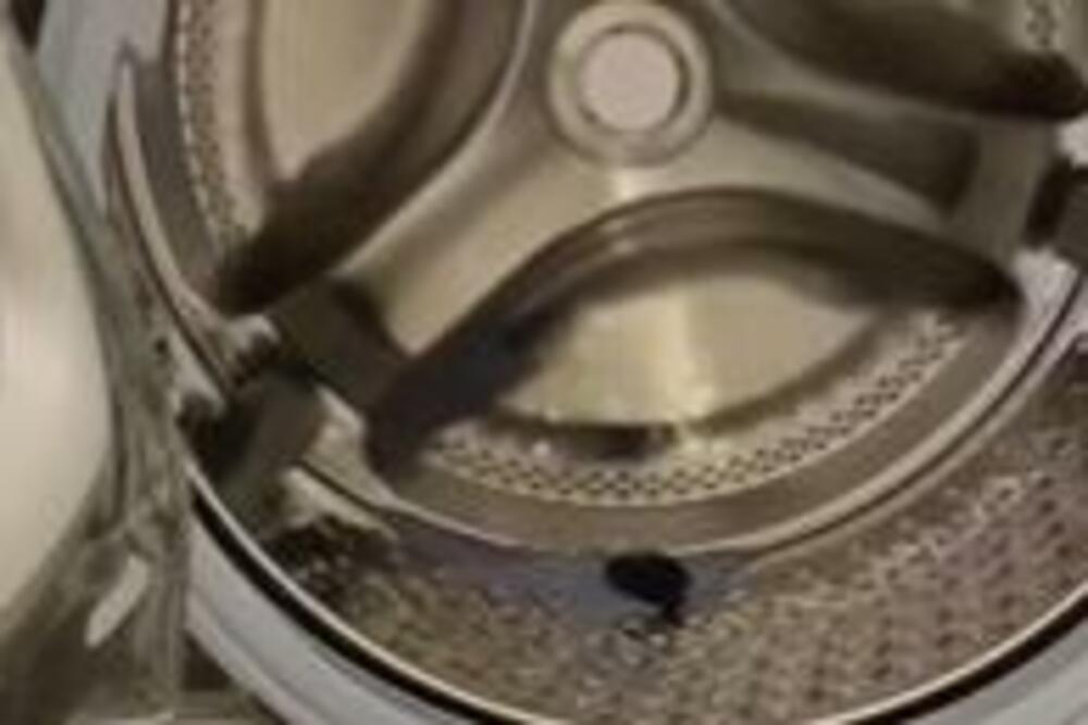 UKLJUČITE VEŠ MAŠINU NA 60 STEPENI I UBACITE OVO U NJU: Posle tog TRIKA KAMENAC će MOMENTALNO NESTATI