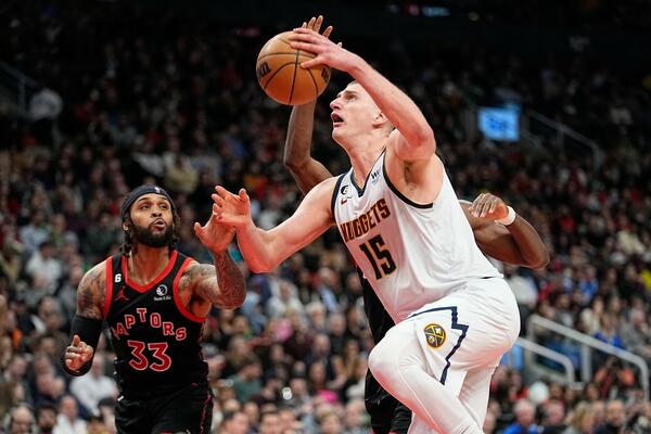 JOKIĆ I DENVER U KANALU, IZGUBILI ČETVRTI MEČ ZAREDOM: Primili 49 poena u jednoj četvrtini! (VIDEO)