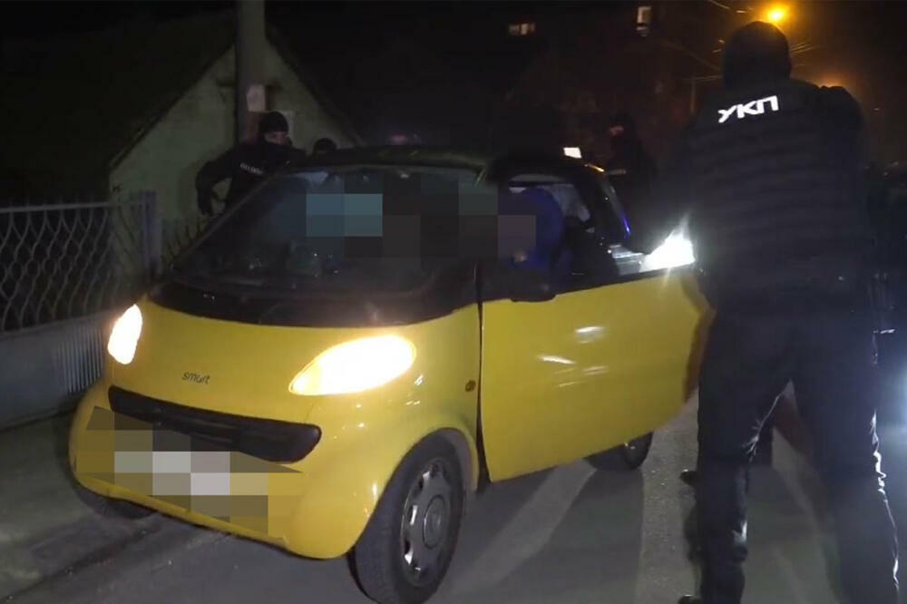 OVAKO JE PALA TINEJDŽERKA SA 8,5 KILOGRAMA DROGE! Sa saučesnikom uhvaćena u žutom Smartu! (VIDEO)