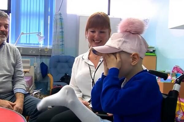 DOKTORI PRIŠILI DEVOJČICI AMPUTIRANU NOGU, ALI NAOPAČKE: Neverovatno je šta je sve POSTIGLA nakon TOGA (VIDEO)