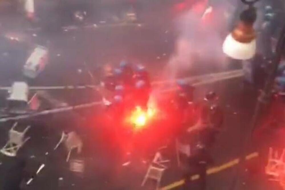 HAOS I RAT NA ULICAMA: Navijači TERORIŠU sve redom, zapaljeni i automobili! (VIDEO)