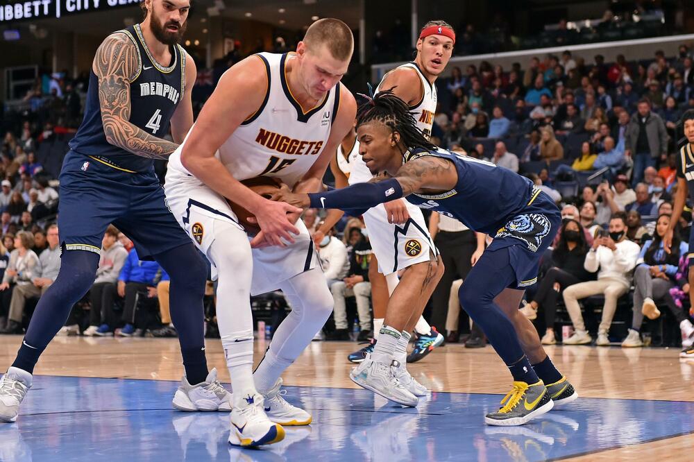 DOŠLI MU NA VRATA: Policija posetila NBA zvezdu!