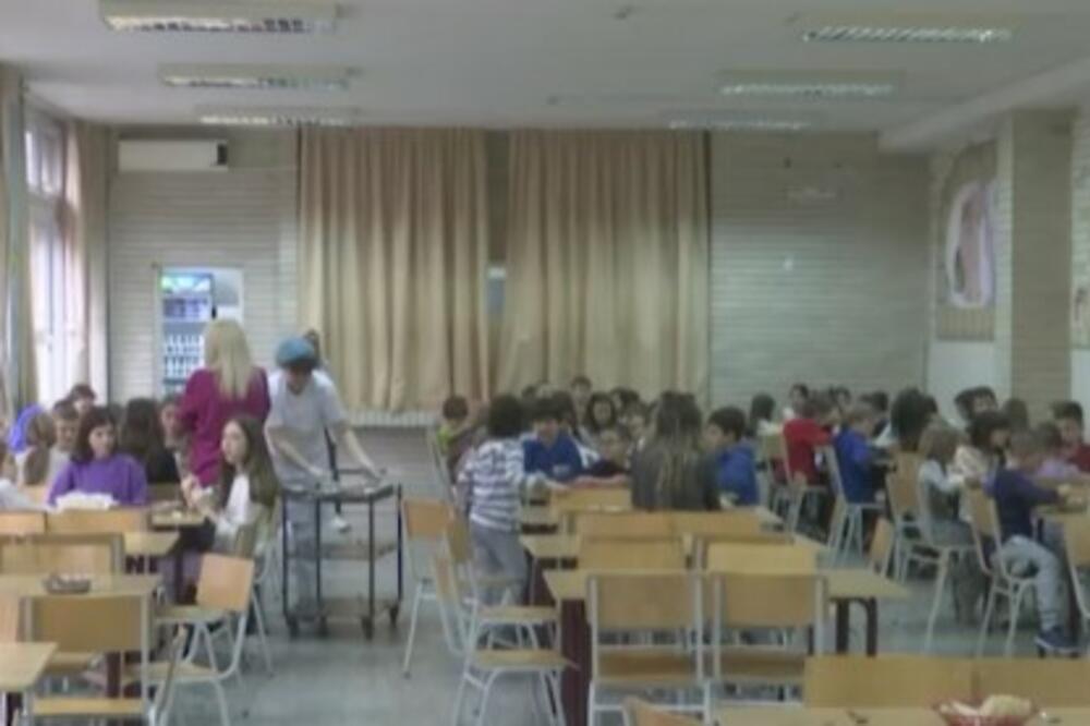 RUČAK U ŠKOLI 190, A SENDVIČ U PEKARI 250 DINARA: Evo zašto su DECA u Srbiji u VELIKOM RIZIKU od GOJAZNOSTI!