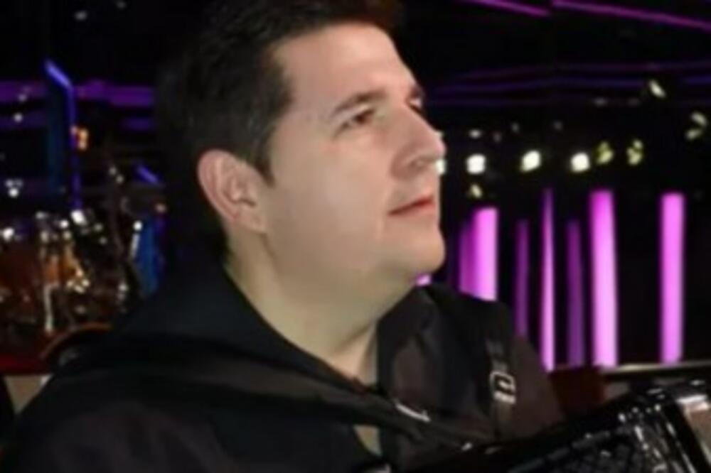 EVO GDE SVE PEVAČI KRIJU SVOJ BAKŠIŠ, JEDNO MESTO JE NAJČUDNIJE: Ivan je odlučio sve da ih RASKRINKA