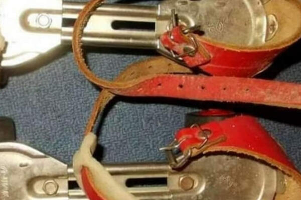 FOTOGRAFIJA NASMEJALA SRBE: Cipele iz JUGOSLAVIJE zapalile internet, da li biste ih danas NOSILI? (FOTO)