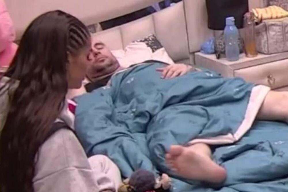 ZVEZDAN SLAVNIĆ PREŠAO SVE GRANICE SA ANĐELOM: Tražio da ga ZADOVOLJI ISPRED UKUĆANA (ŠOK VIDEO)