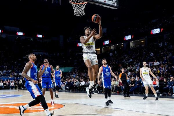 MEČ U ISTANBULU BIO KOBAN: Amerikanac doživeo tešku povredu!