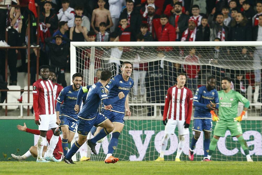 LAGANI PROLAZAK DALJE: Milenković postigao gol u ubedljivoj pobedi Fiorentine! (FOTO)