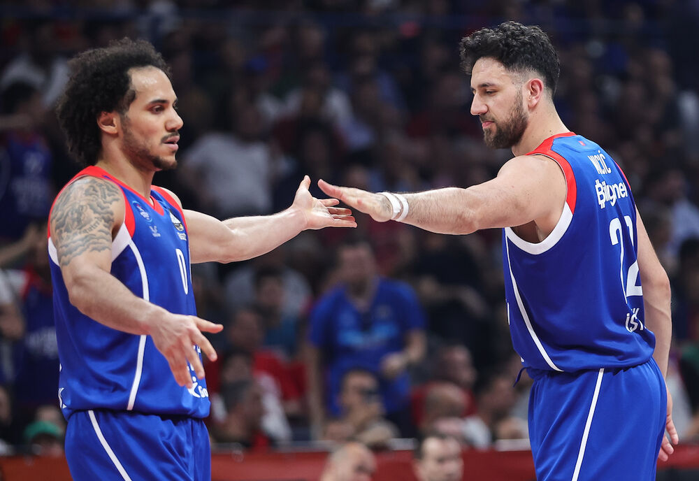 KK Efes, Vasilije Micić, Šejn Larkin