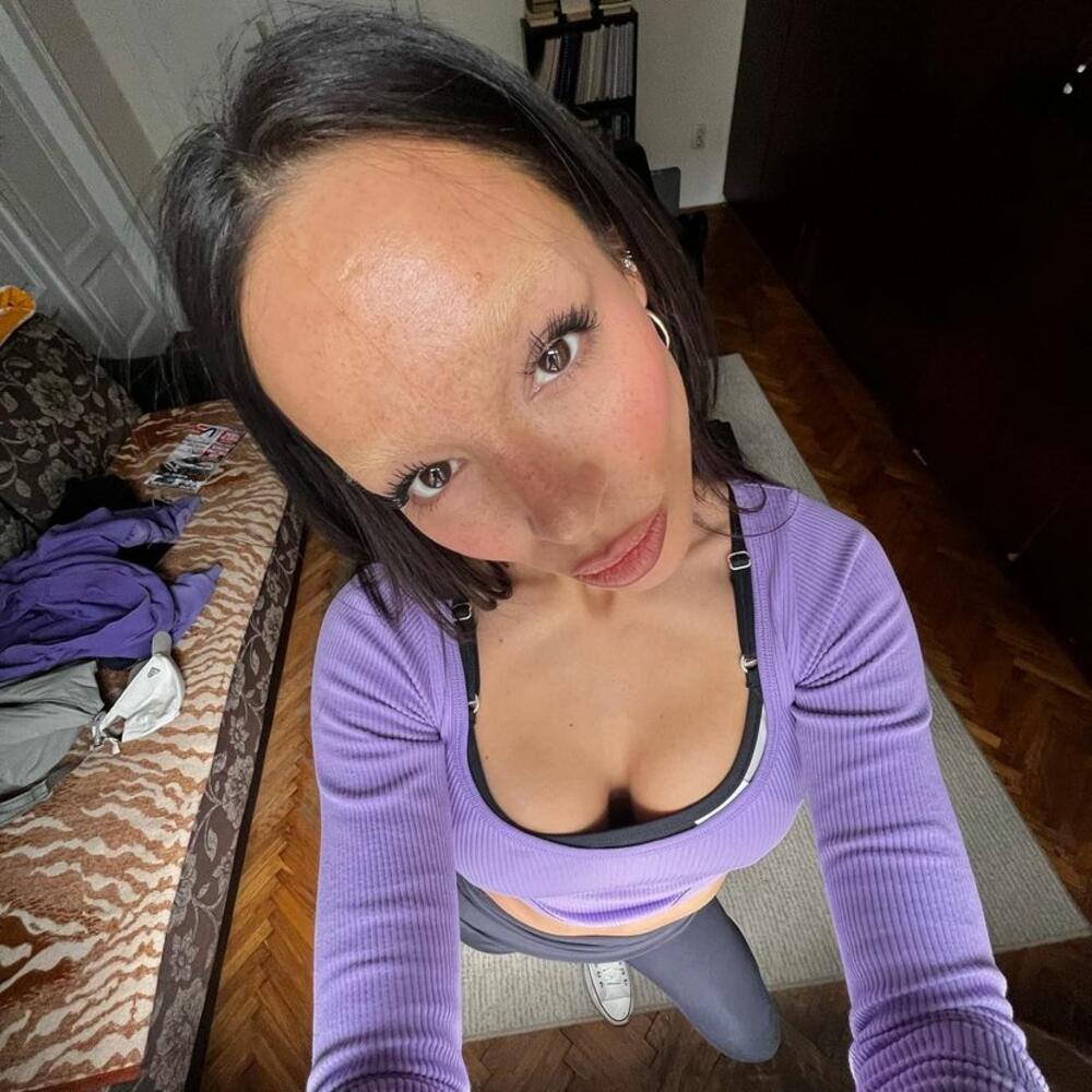 Edita je ofrabala obrve u plavo