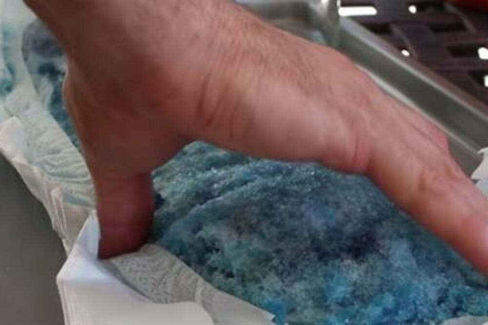 PELENU PRELIJTE VODOM I STAVITE U ZEMLJU: ONO što će se ubrzo desiti je za ČUĐENJE (VIDEO)