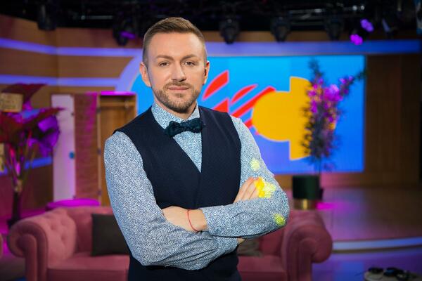 NOVI ZABAVNI "TALK SHOW" NA KURIR TELEVIZIJI! "Divan šou" sa Ivanom Gajićem gledajte subotom od 14 časova