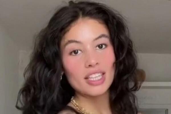 UŠETALA U RESTORAN, SVIMA POPADALE VILICE: Kada je shvatila zašto BULJE U NJU pojeo je BLAM, sve se VIDELO (VIDEO)