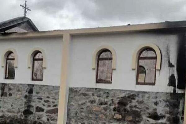 PRAVOSLAVNA CRKVA KOD MEDVEĐE IZGORELA U POŽARU: Krov i ikonostas uništeni u potpunosti