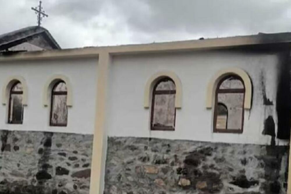 PRAVOSLAVNA CRKVA KOD MEDVEĐE IZGORELA U POŽARU: Krov i ikonostas uništeni u potpunosti