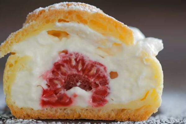 NAPRAVITE JEDINSTVENE PRINCES KROFNE: Ljudi obožavaju penasto slatko testo, za krem vam treba samo 5 MINUTA (VIDEO)