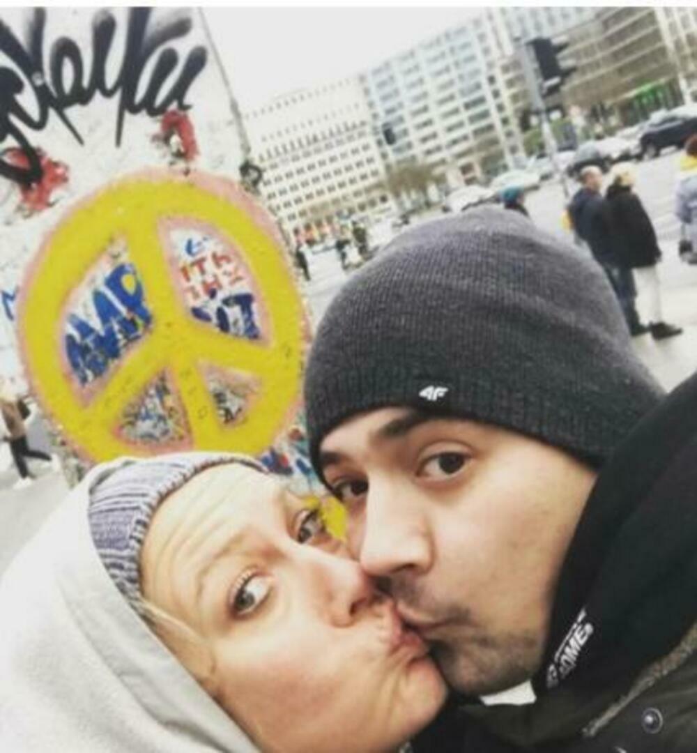 O ljubavi s Milicom je svojevremeno izjavio da je 'sve isto samo što sad imaju burme na rukama i jedan papir u fioci'