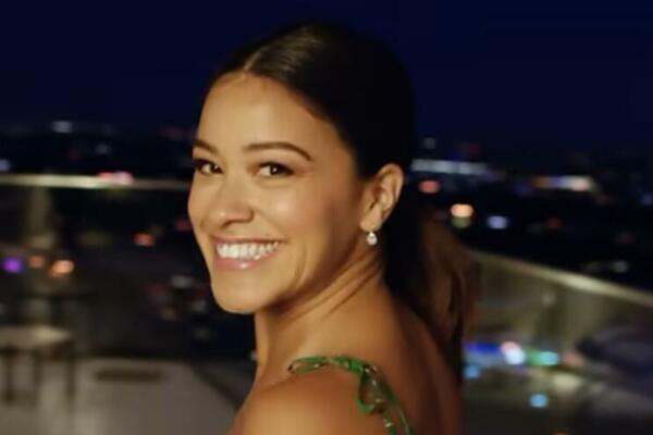 ZVALI SU JE "NAJPOZNATIJA DEVICA NA SVETU", A SADA SE PORODILA: Krila da je postala majka, OVO ju je odalo