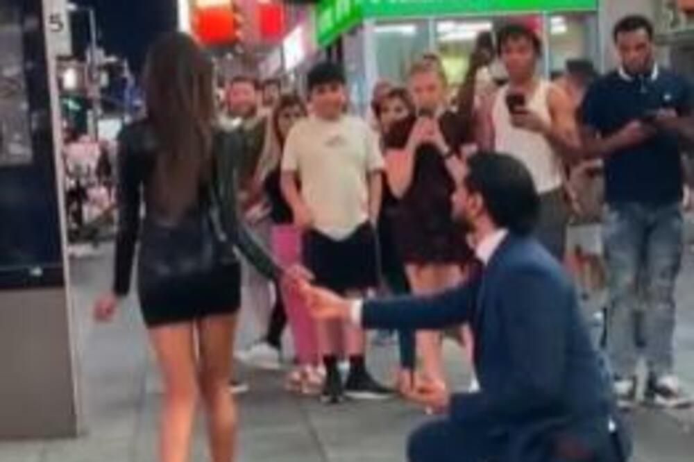 OVAKVO PONIŽENJE JOŠ NISTE VIDELI: Kleknuo u nadi da će pristati, ona ga pred svima IZBLAMIRALA (VIDEO)