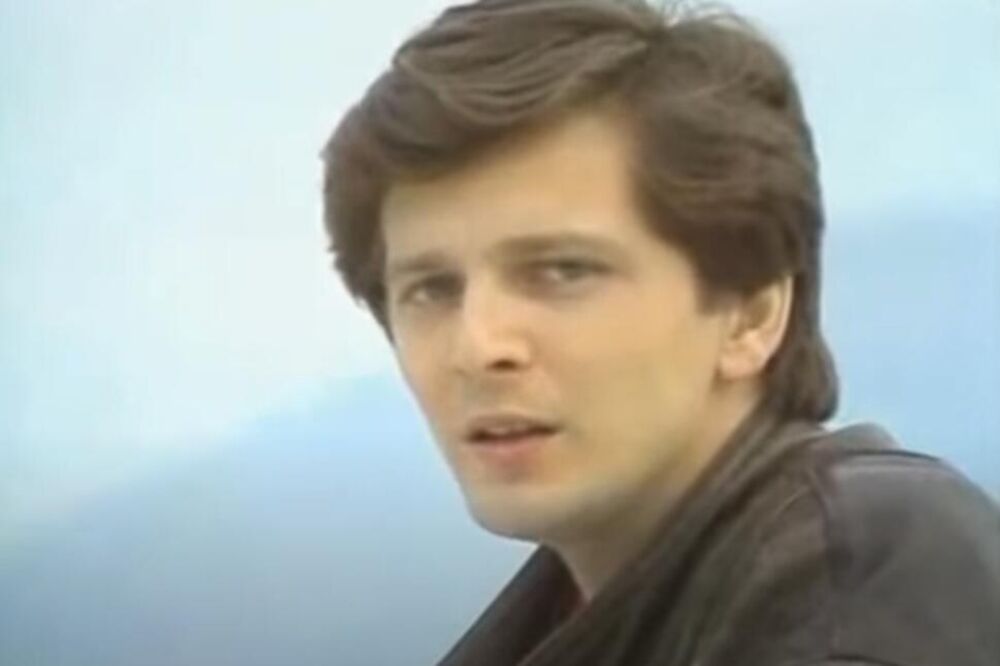 Popović je sa pesmom 'Džuli' na Evroviziji 1983. u Minhenu osvojio četvrto mesto