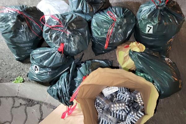 NEMA KOJU ŠUPLJINU AUTOMOBILA NISU ISPUNILI OPASNIM STVARIMA: Tek da čujete KOJU KOLIČINU su probali da prevezu!