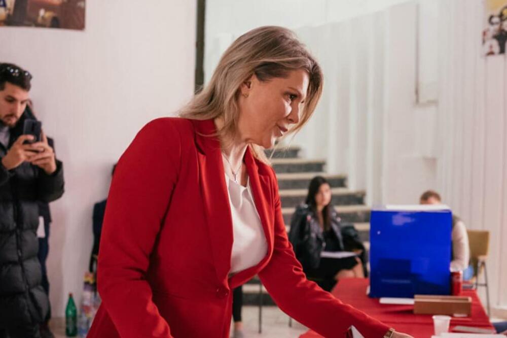 OVO JE DRAGINJA, JEDINA ŽENA KOJA JE STALA MILU NA CRTU: Nakon rezultata 1 POTEZOM DIGLA BURU, ceo REGION BRUJI