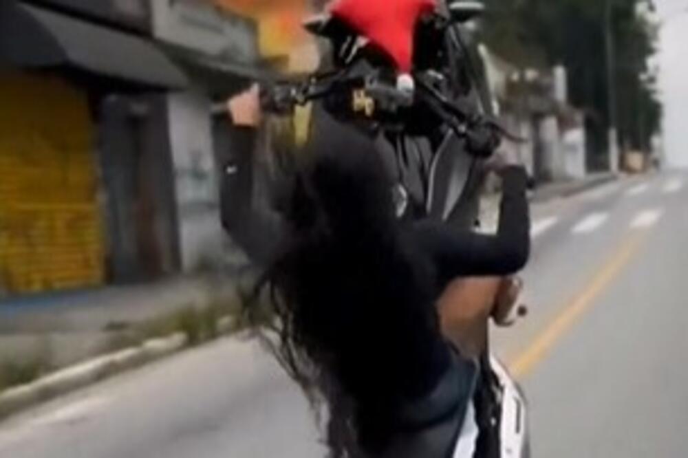 ZGODNA MOTORISTKINJA SE HVALILA UMEĆEM, PA DOŽIVELA PEH: Napravila KOBAN POKRET! NIJE NAIVNO! (VIDEO)