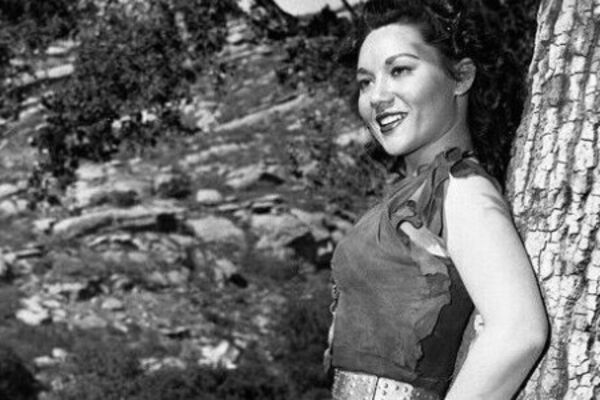 SAOPŠTENE TEŠKE VESTI, PREMINULA POZNATA MAĐIONIČARKA U 100. GODINI: Dejvid Koperfild se oprostio od čuvene dame