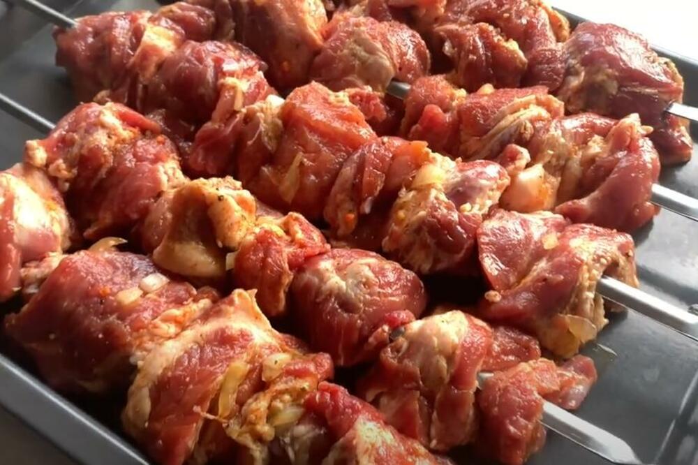 RECEPT ZA PRVOMAJSKE RAŽNJIĆE: Svi se utrkuju za njih, JEDU SE KAO IZ STOPA