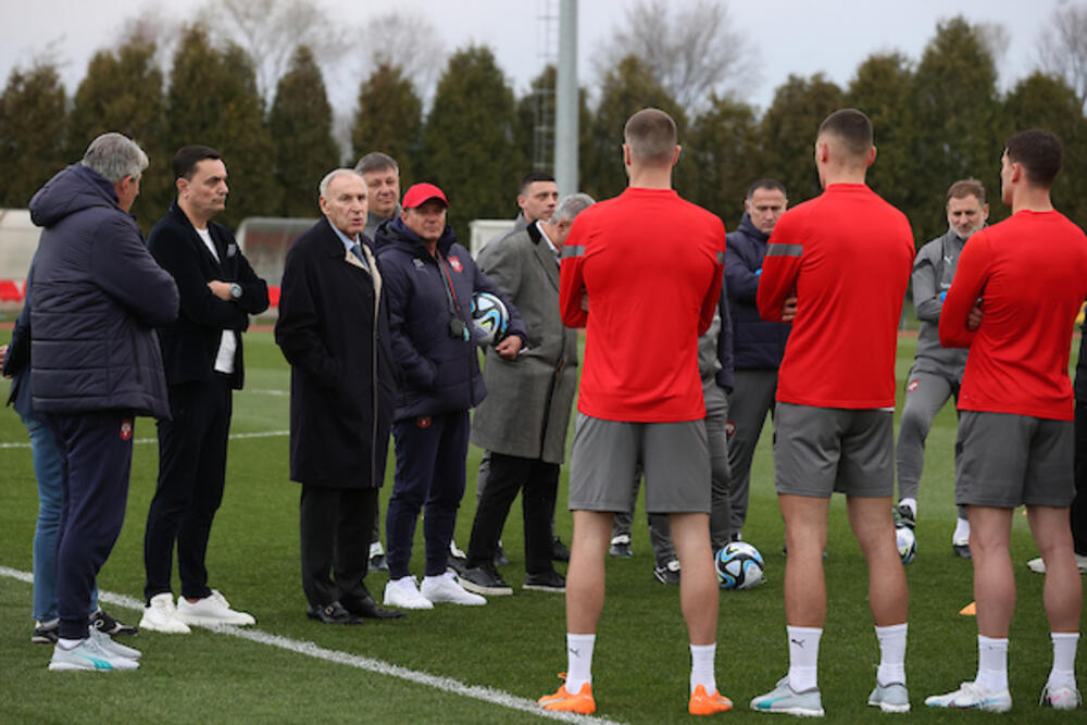 Dragan Džajić i saradnici na treningu reprezentacije Srbije