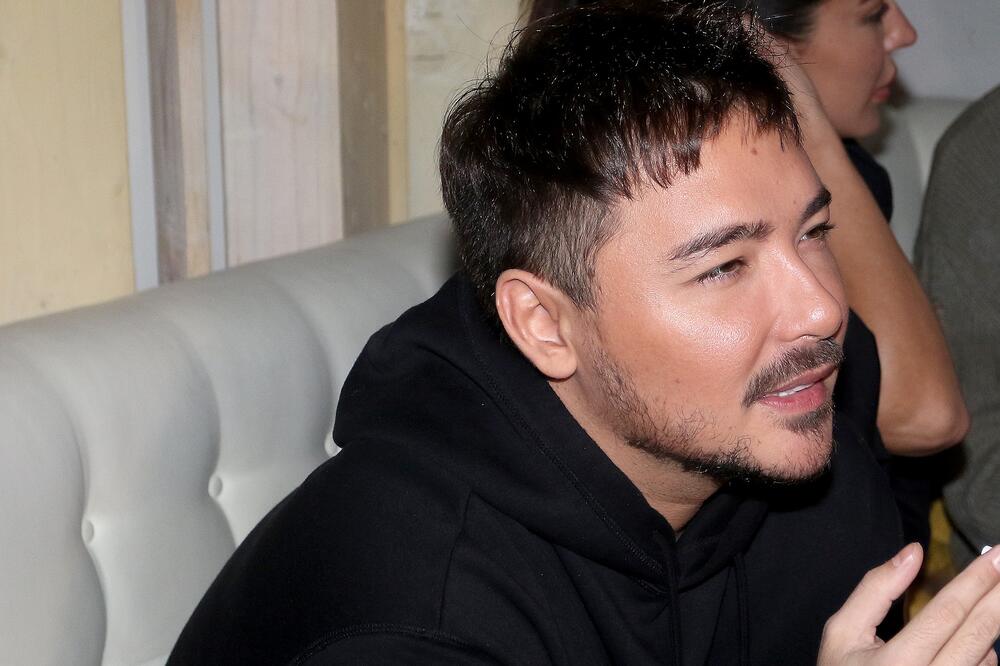 MILAN STANKOVIĆ PROVEO NOĆ U CRKVI, PA ČESTITAO BOŽIĆ SVIM VERNICIMA: Pevač se pratiocima vratio OVIM MOĆNIM REČIMA