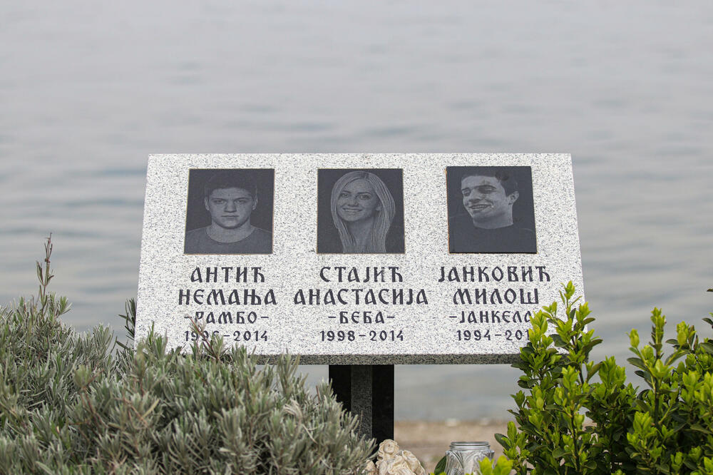 Spomen-ploča stradalima