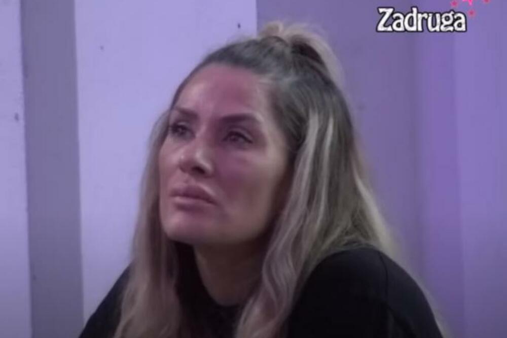 ĆERKI ANE ĆURČIĆ SE PUNE OČI SUZAMA I DRŽI RUKU NA USTIMA: Isplivao snimak koji će vas skroz RASTURITI