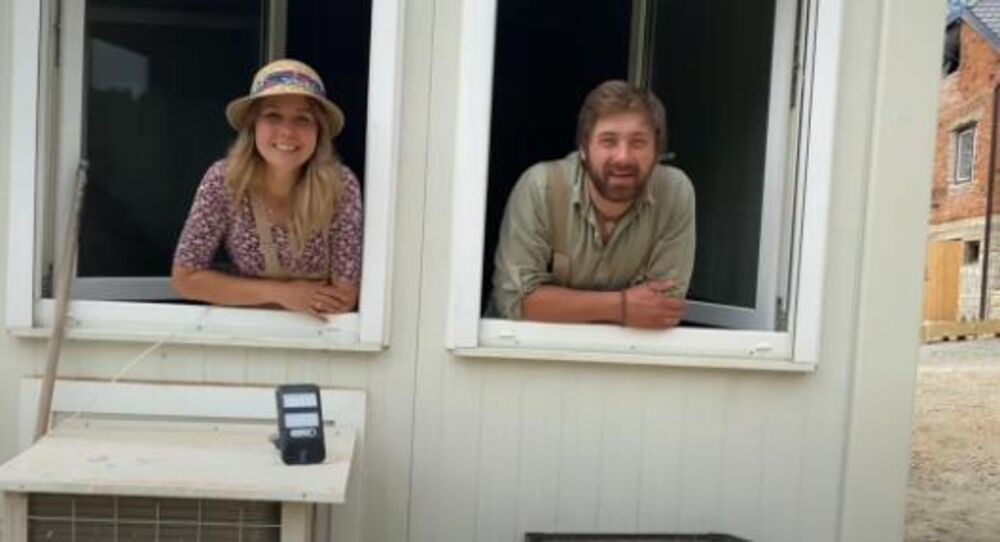 Nevena Vukes udata je za hrvatskog muzičara Marka Vukesa, sa kojim je dobila dete