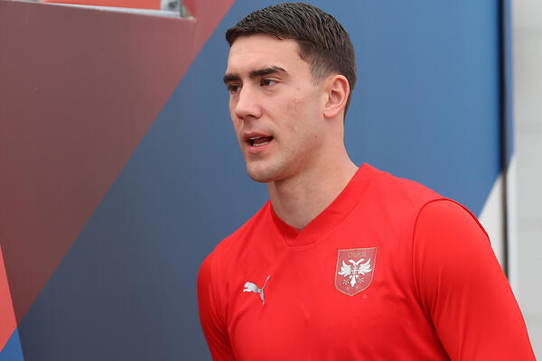 DUCI NA ŽESTOKOM UDARU: Legendarni Italijan NAPAO Vlahovića!