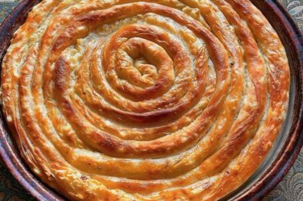 RECEPT BOŽE VREĆA ZA NAJUKUSNIJU PITU KROMIRUŠU: Jednu stvar NIKAD NE STAVLJA u nju i zato ispadne VRH