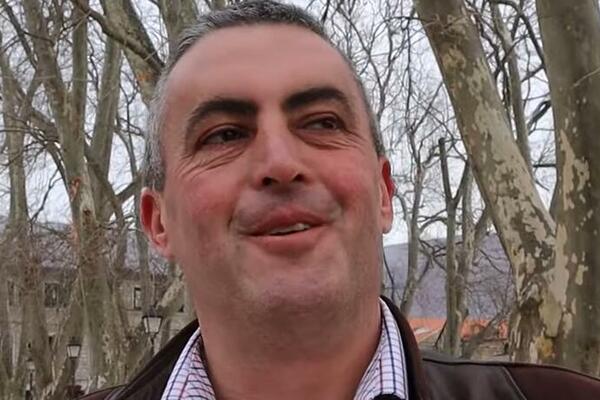 ILIJA JE DOKAZ DA KUM NIJE DUGME! Za svojih 45 godina KUMOVAO ČAK 40 PUTA, o DETALJU sa OSTROGA bruji ceo BALKAN